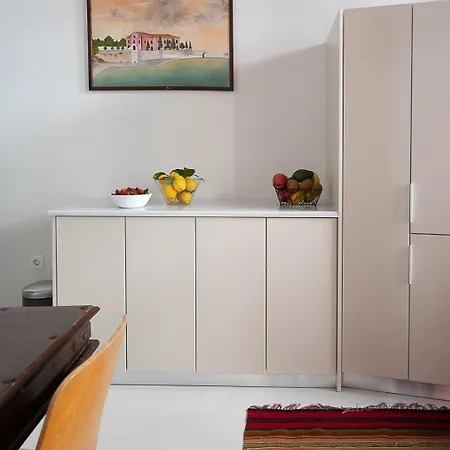 Athenian Cypress House, Maisonette *