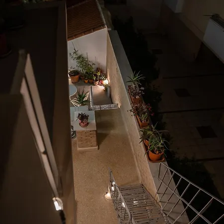 Athenian Cypress House, Maisonette